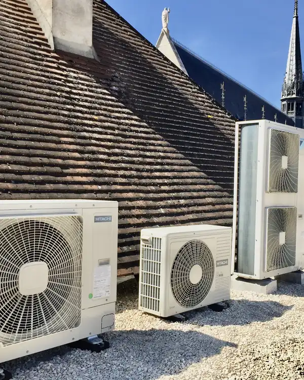 Groupes extérieurs installés en toiture par Tempéo
